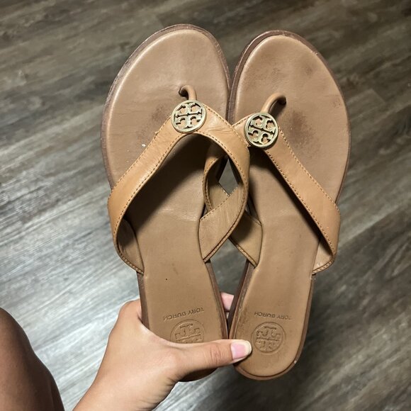 Tory Burch Brown/ Tan Leather Thong Flip Flop Gold Logo Sandals Size 7 - Picture 1 of 12